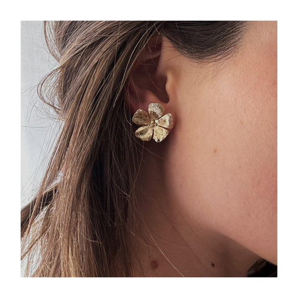 boucles d'oreilles fleur de cerisier plaqué or strié bo boucle oreille bijou fleur floral